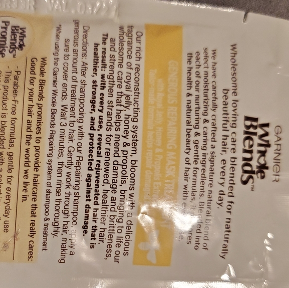 Garnier whole blends repairing hair mask: honeyNEW - Picture 6 of 8